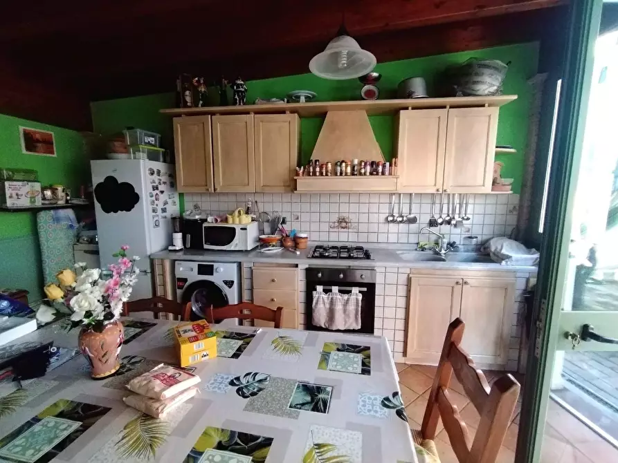 Immagine 13 di Villa in vendita  a Massa