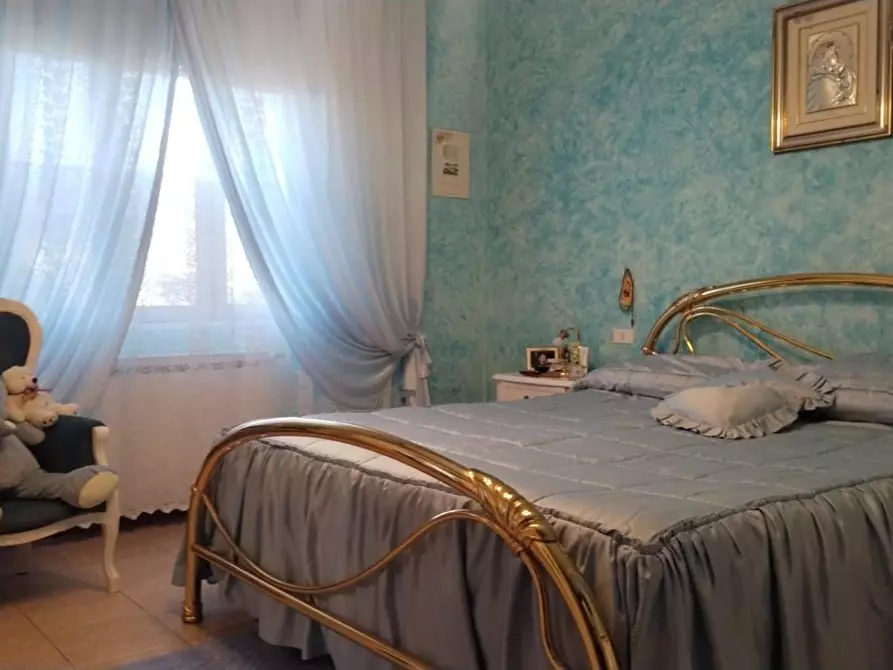 Immagine 22 di Villa in vendita  a Massa