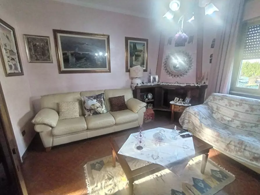 Immagine 28 di Villa in vendita  a Massa