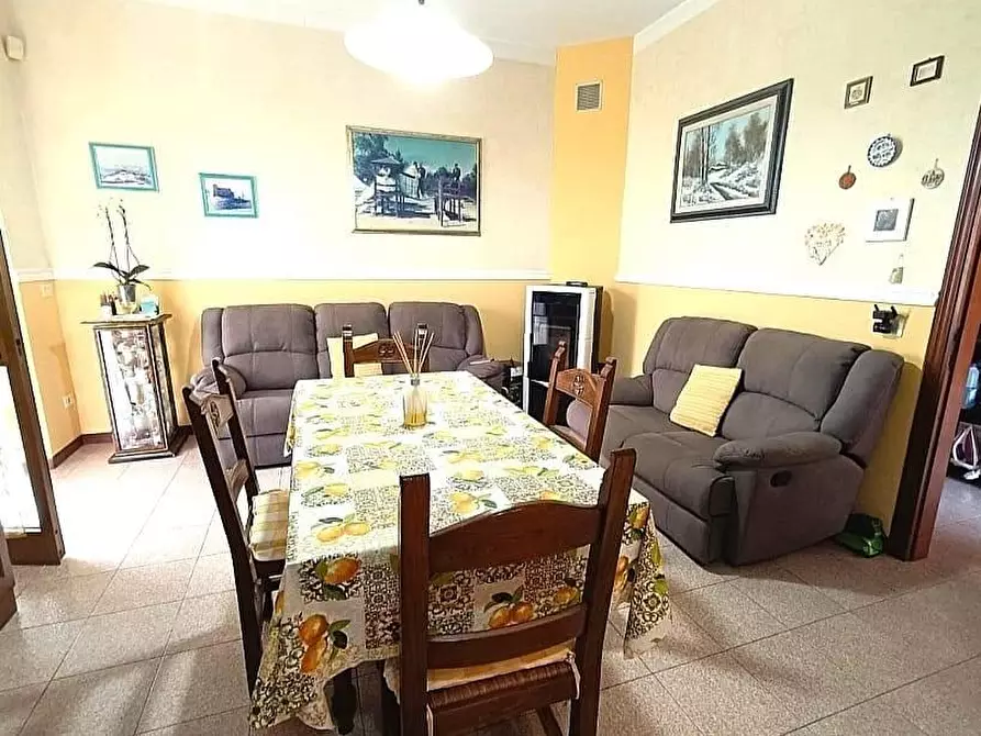 Immagine 36 di Villa in vendita  a Massa