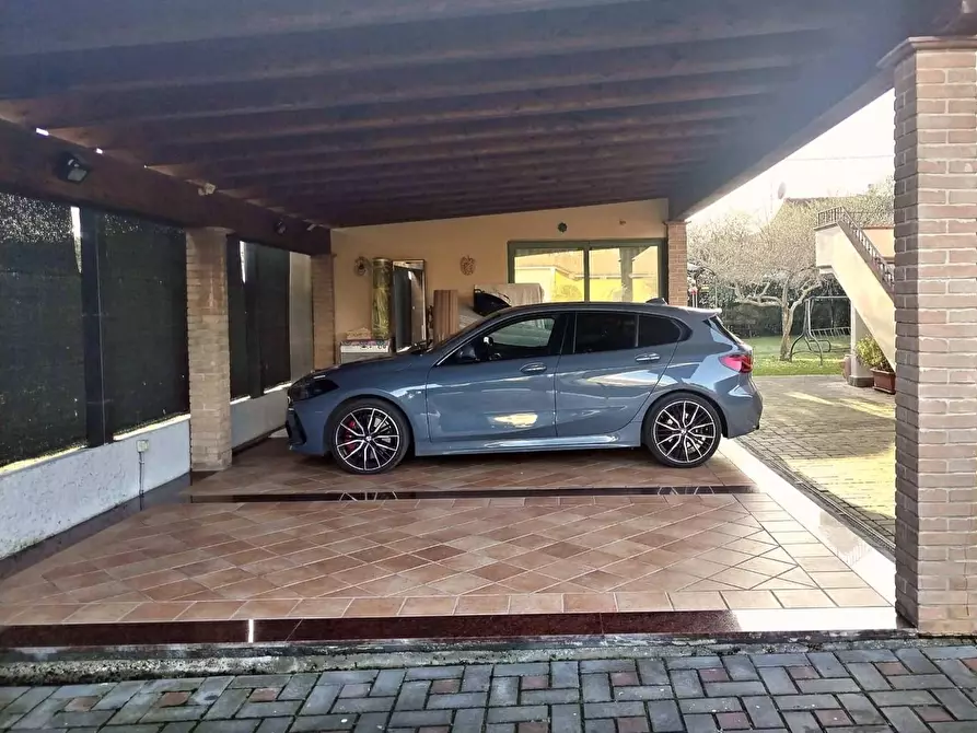 Immagine 11 di Villa in vendita  a Massa