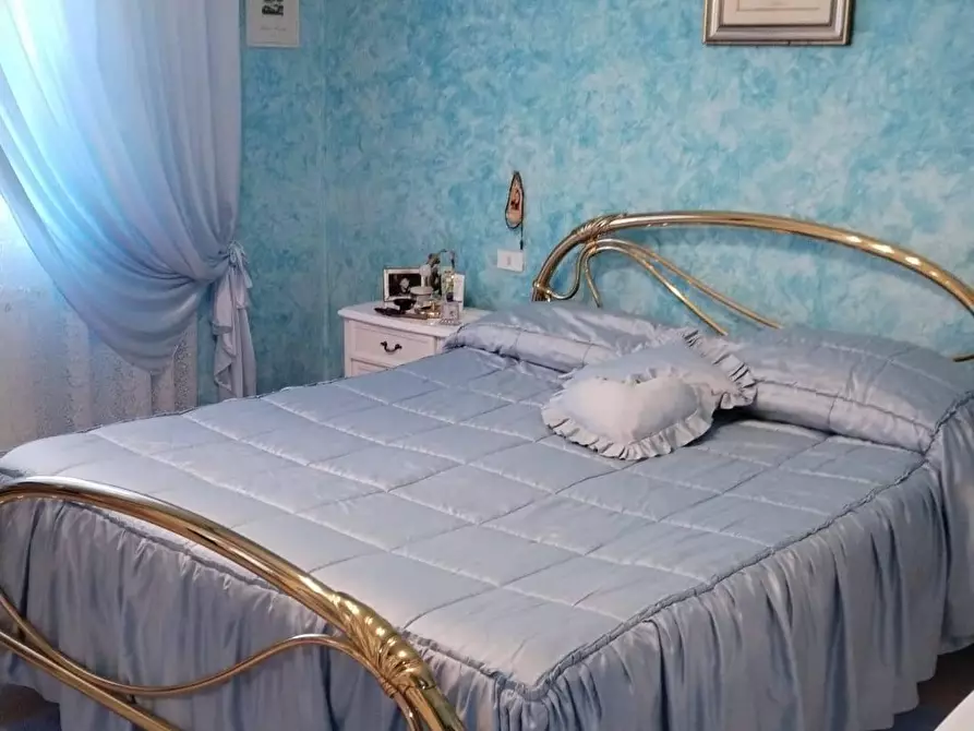 Immagine 21 di Villa in vendita  a Massa