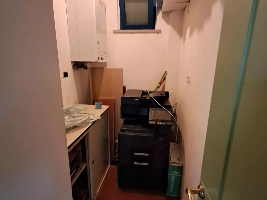 Immagine 4 di Ufficio in affitto  a Bientina