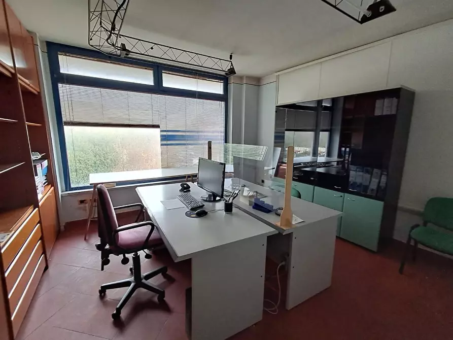Immagine 1 di Ufficio in affitto  a Bientina