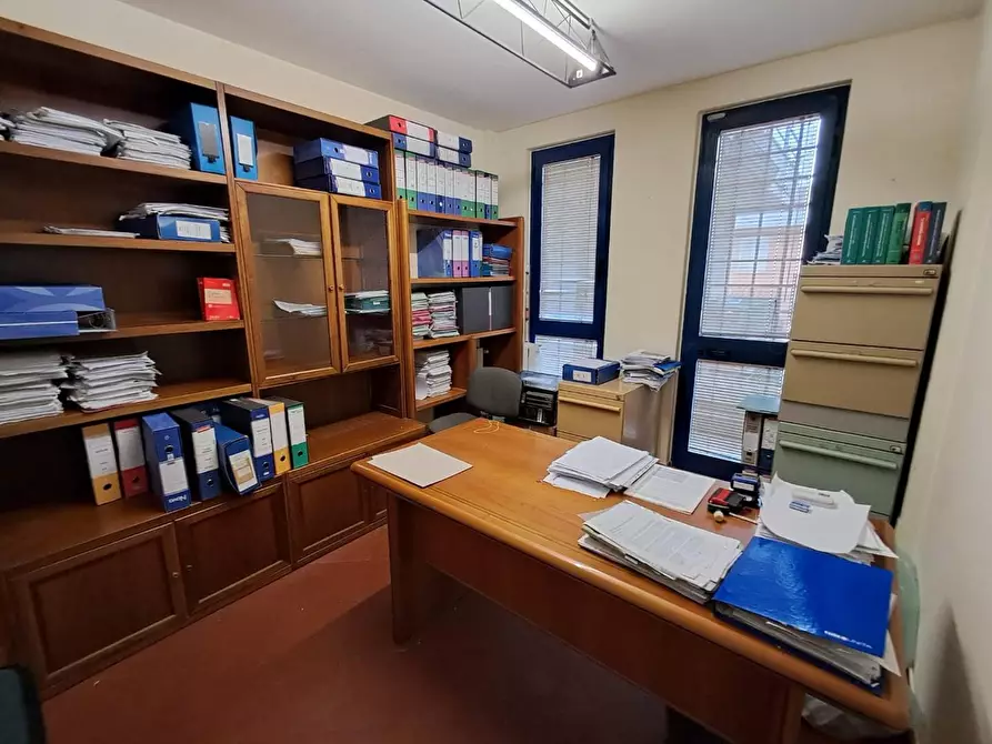 Immagine 5 di Ufficio in affitto  a Bientina