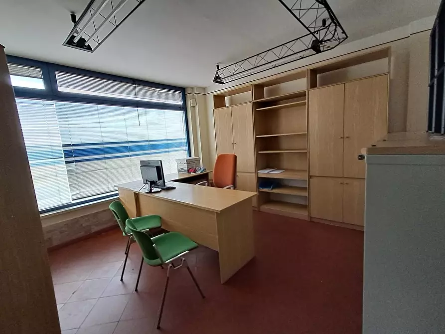 Immagine 6 di Ufficio in affitto  a Bientina