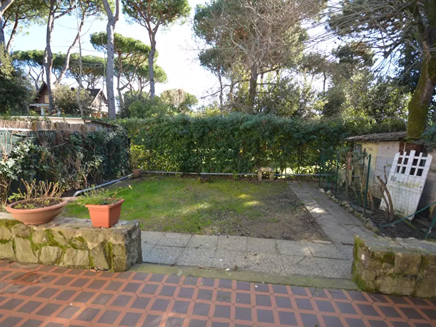 Immagine 28 di Casa quadrifamiliare in vendita  a Massa