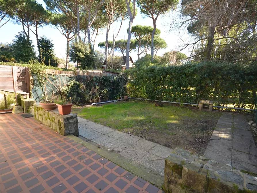 Immagine 14 di Casa quadrifamiliare in vendita  a Massa