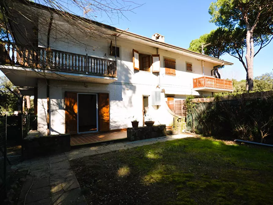 Immagine 9 di Casa quadrifamiliare in vendita  a Massa