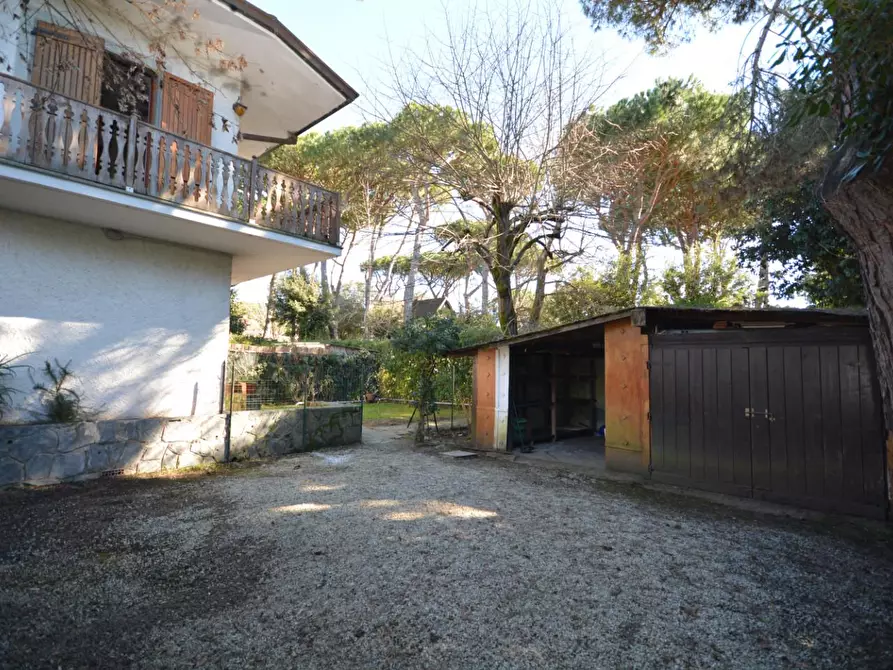 Immagine 11 di Casa quadrifamiliare in vendita  a Massa