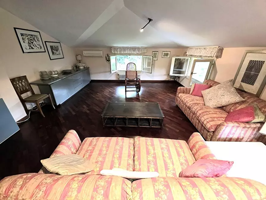 Immagine 29 di Villa in vendita  a Massa