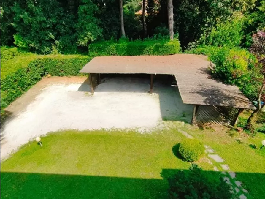 Immagine 14 di Villa in vendita  a Massa