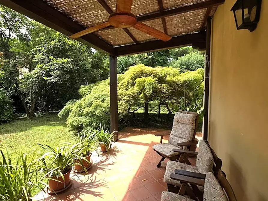 Immagine 6 di Villa in vendita  a Massa