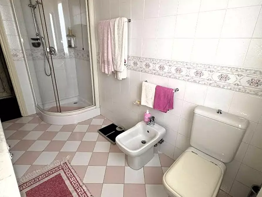 Immagine 24 di Villa in vendita  a Massa