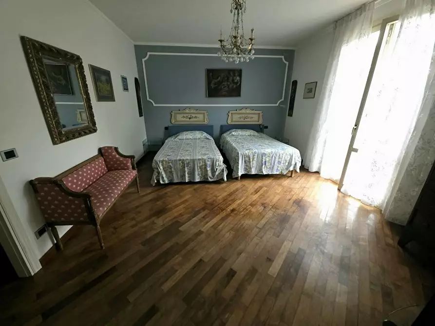 Immagine 27 di Villa in vendita  a Massa