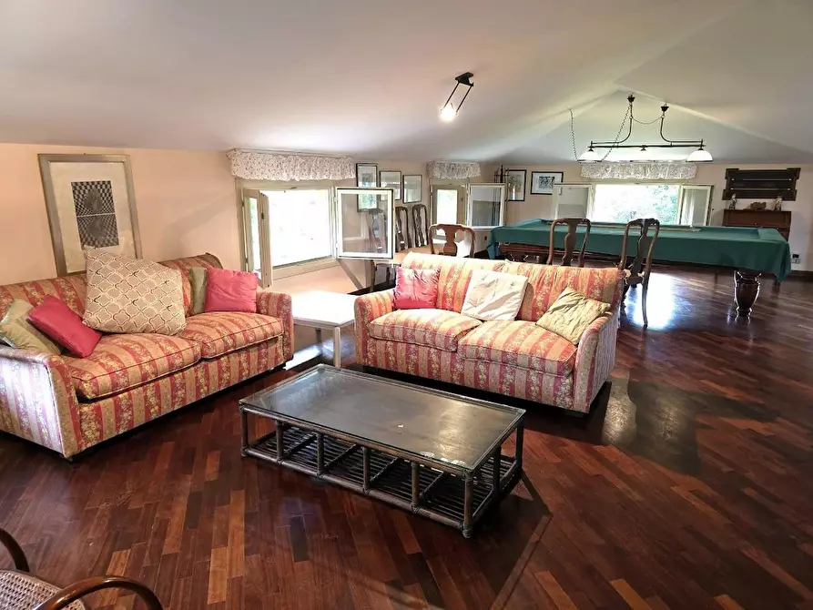 Immagine 33 di Villa in vendita  a Massa