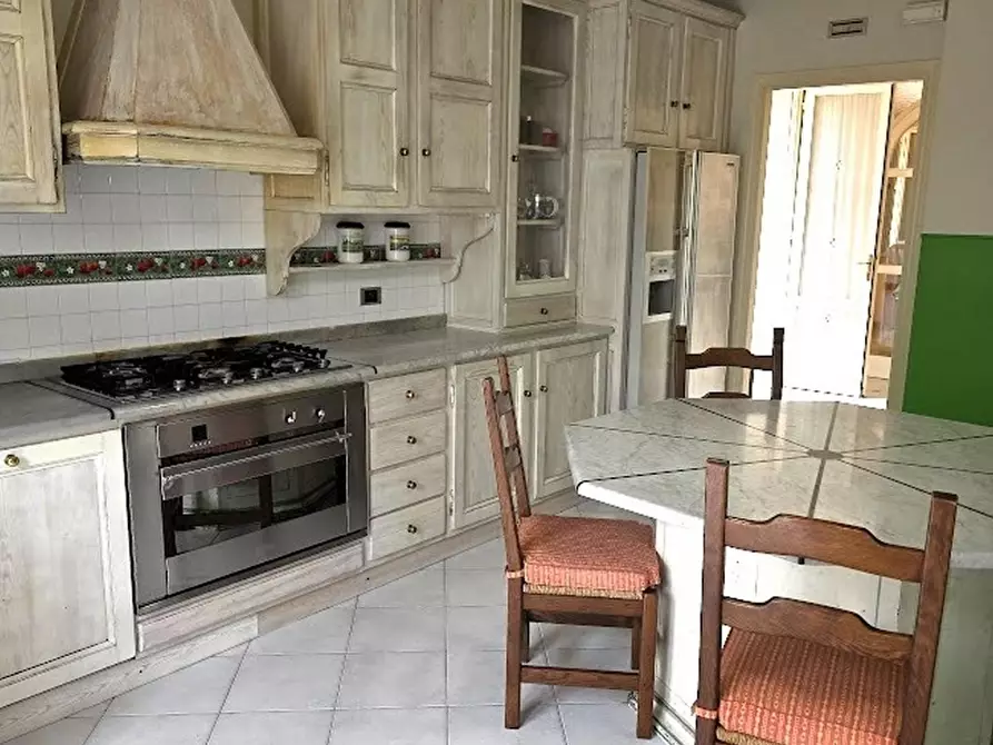 Immagine 18 di Villa in vendita  a Massa