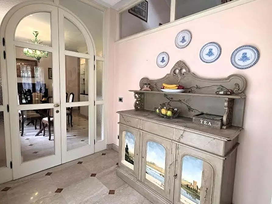 Immagine 22 di Villa in vendita  a Massa