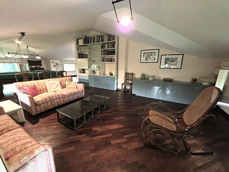 Immagine 32 di Villa in vendita  a Massa