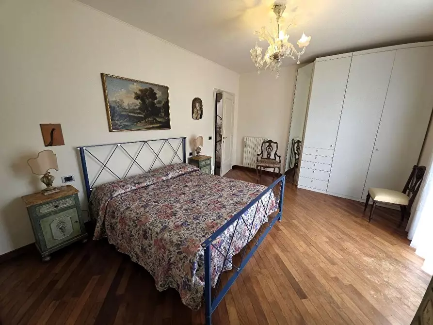 Immagine 41 di Villa in vendita  a Massa