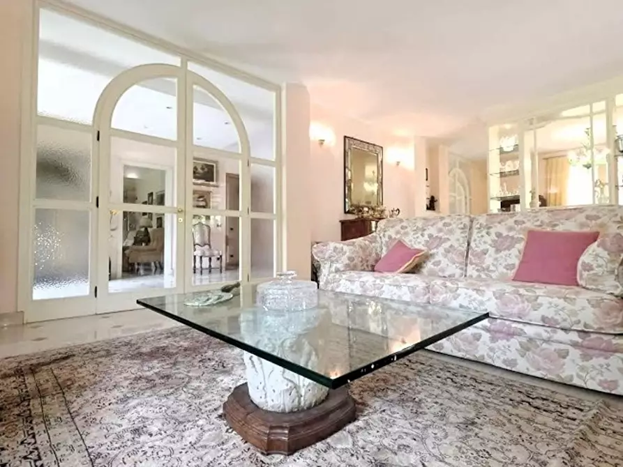 Immagine 40 di Villa in vendita  a Massa