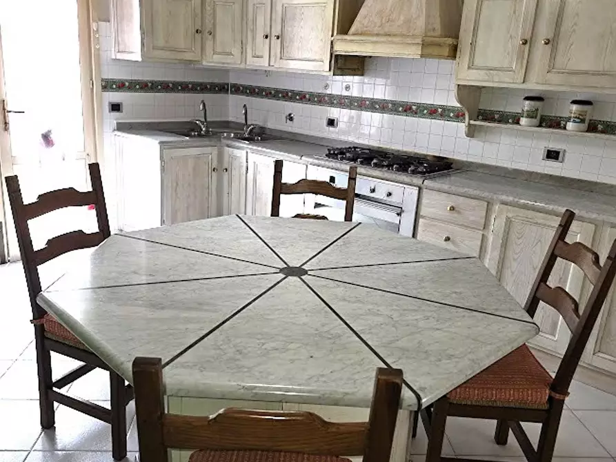 Immagine 43 di Villa in vendita  a Massa