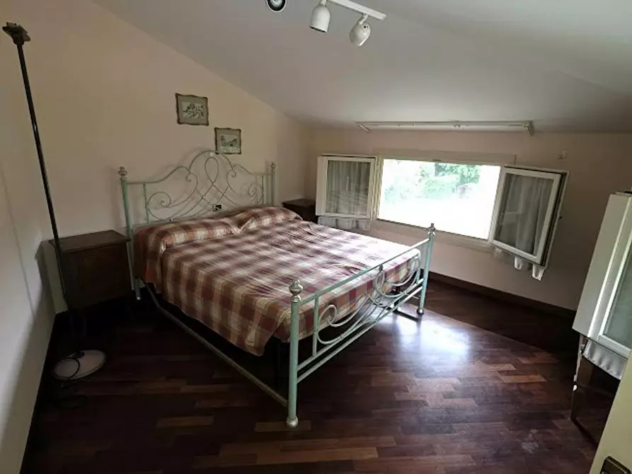 Immagine 35 di Villa in vendita  a Massa