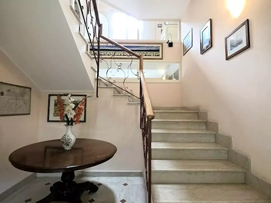 Immagine 23 di Villa in vendita  a Massa