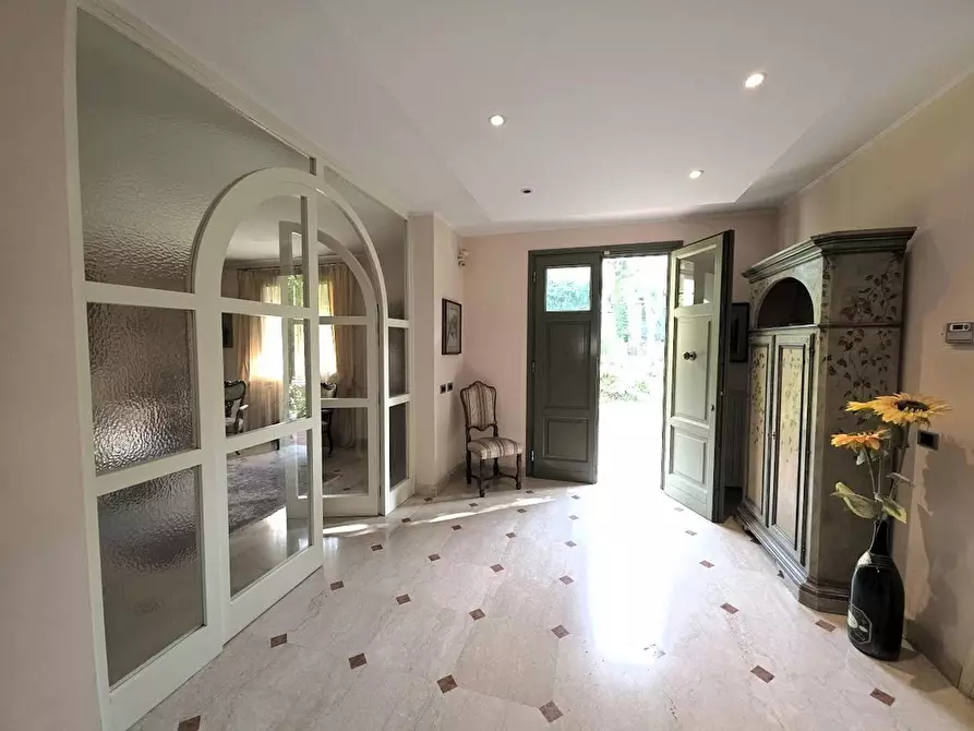 Immagine 36 di Villa in vendita  a Massa
