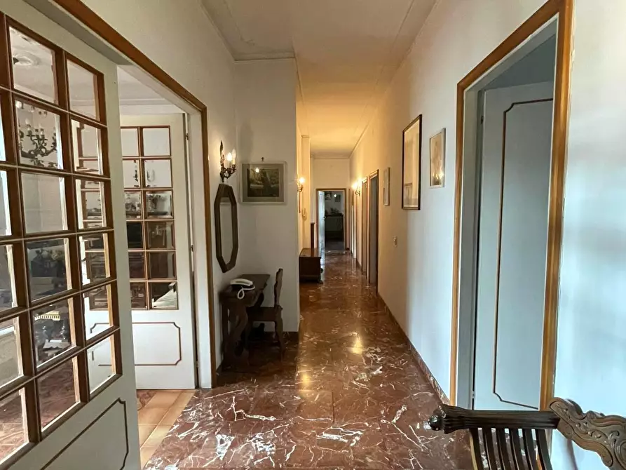 Immagine 1 di Villa in vendita  a Poggibonsi