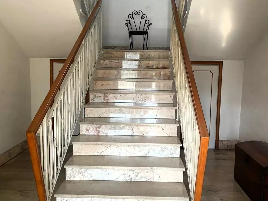 Immagine 2 di Villa in vendita  a Poggibonsi