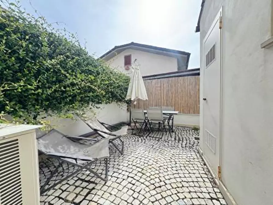 Immagine 9 di Casa bifamiliare in affitto  a Forte Dei Marmi