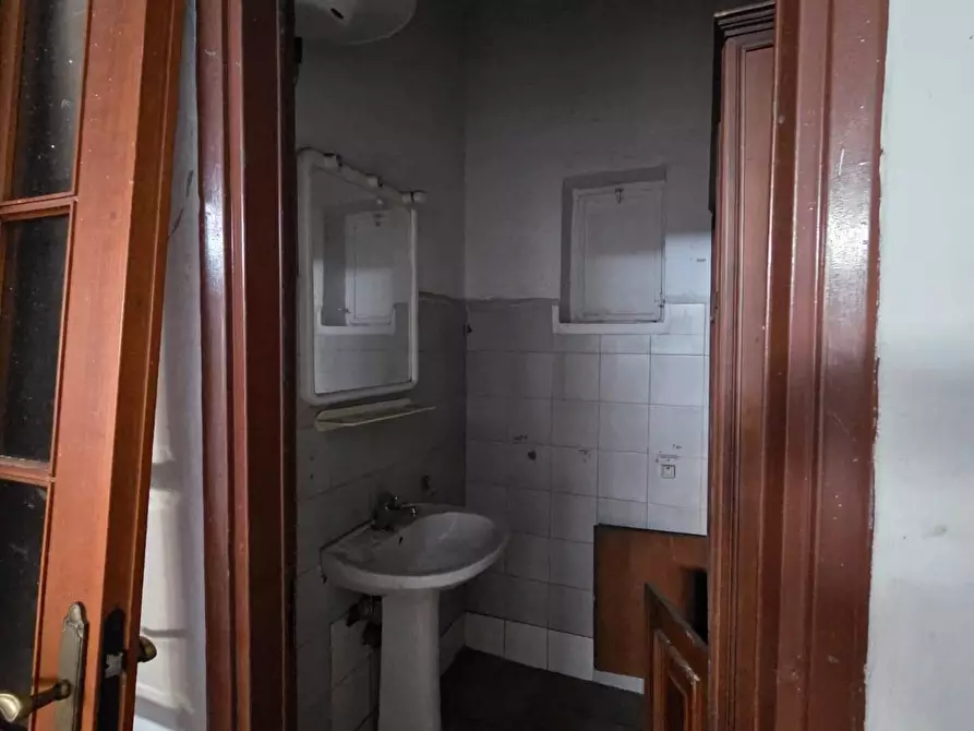 Immagine 6 di Attività artigianale in affitto  a Capannori