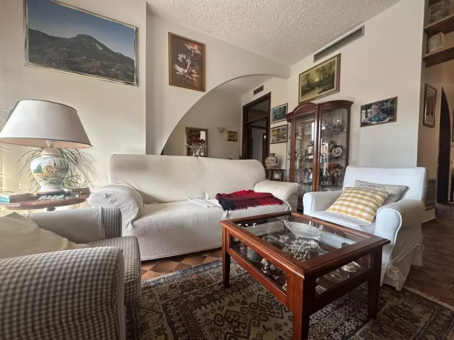 Immagine 40 di Casa bifamiliare in vendita  a Camaiore