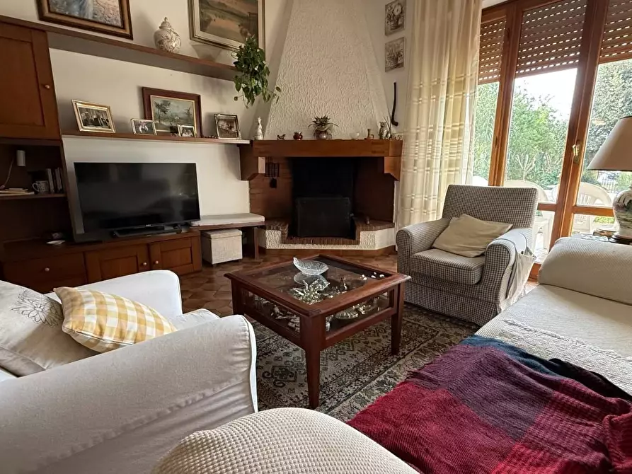 Immagine 11 di Casa bifamiliare in vendita  a Camaiore