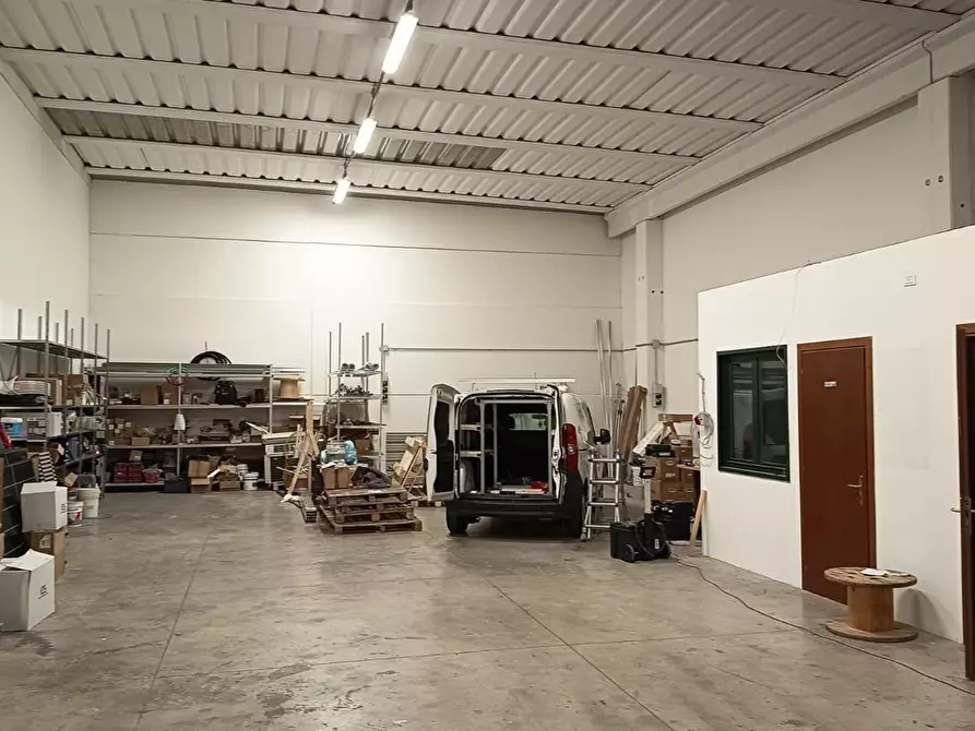 Immagine 2 di Attività artigianale in affitto  a Vicopisano