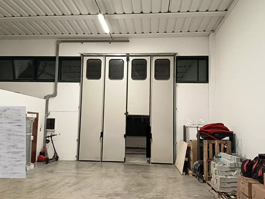 Immagine 1 di Attività artigianale in affitto  a Vicopisano