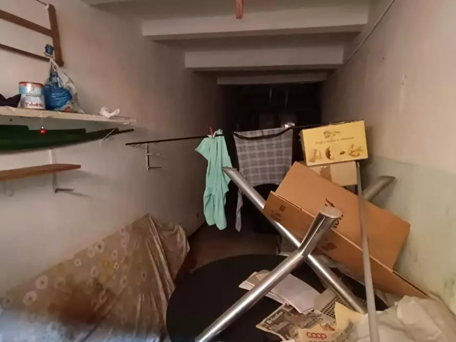 Immagine 2 di Locale commerciale in vendita  a Carrara