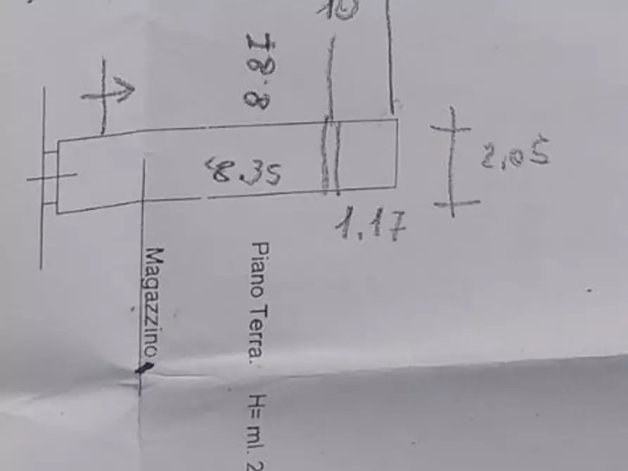Immagine 3 di Locale commerciale in vendita  a Carrara