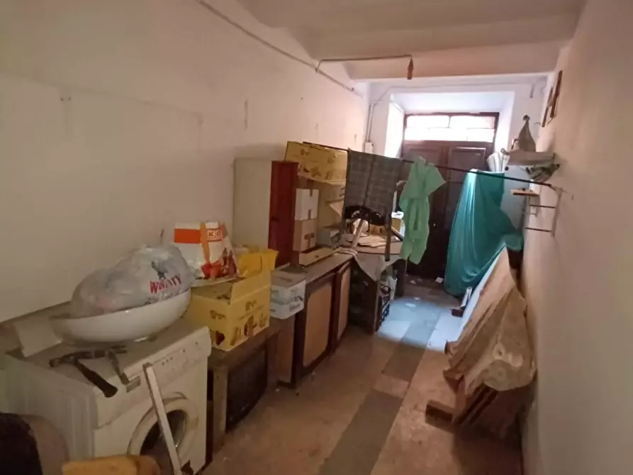 Immagine 1 di Locale commerciale in vendita  a Carrara