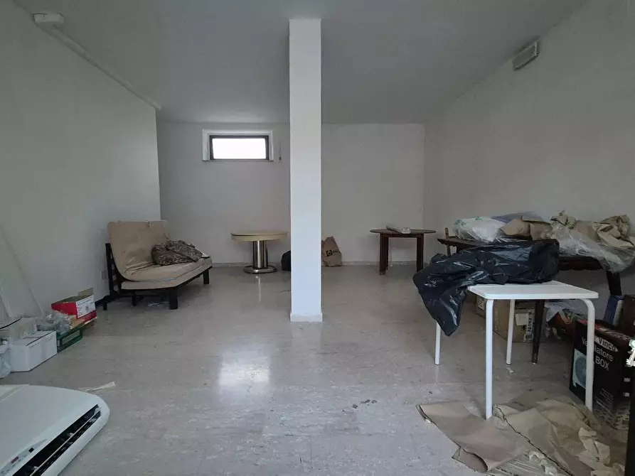 Immagine 4 di Locale commerciale in affitto  a Sovicille