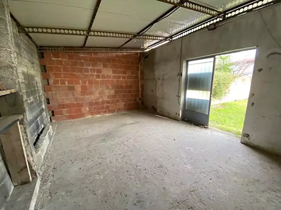 Immagine 2 di Magazzino in affitto  a Pisa