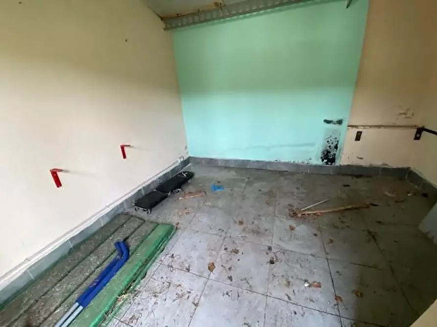 Immagine 5 di Magazzino in affitto  a Pisa