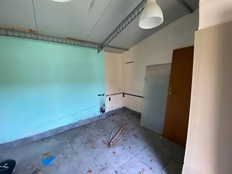 Immagine 6 di Magazzino in affitto  a Pisa