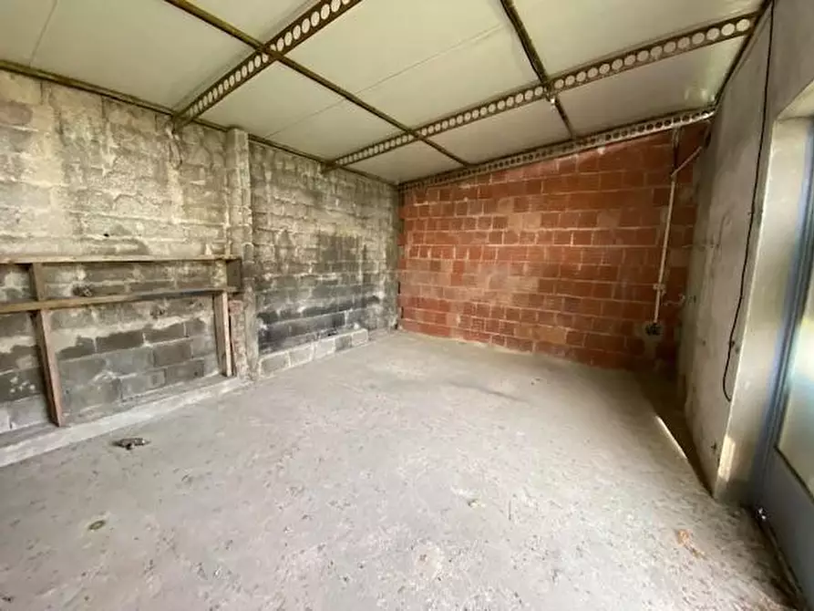 Immagine 1 di Magazzino in affitto  a Pisa