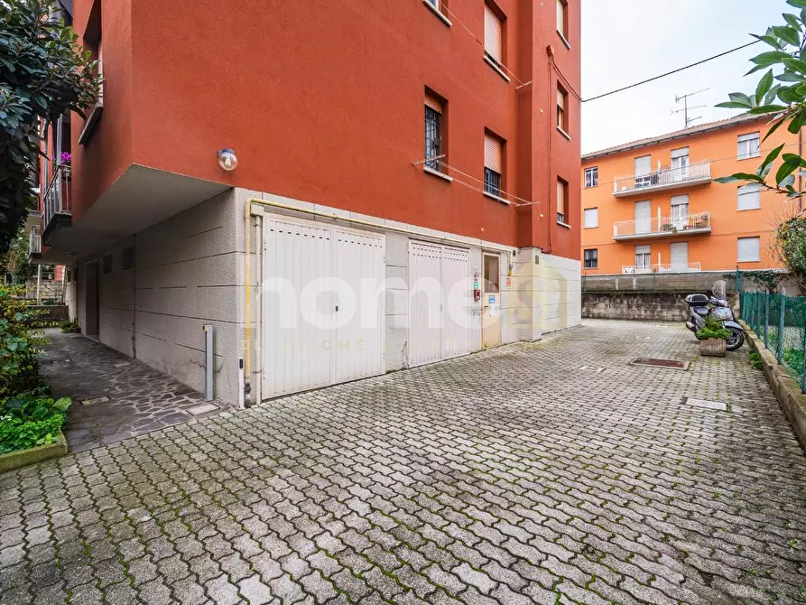 Immagine 36 di Appartamento in vendita  a Casalecchio Di Reno