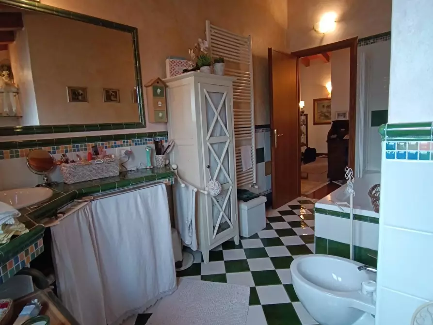 Immagine 45 di Villa in vendita  a Montignoso