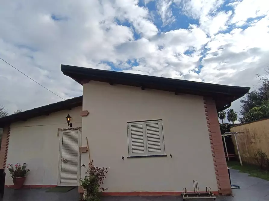 Immagine 7 di Villa in vendita  a Montignoso