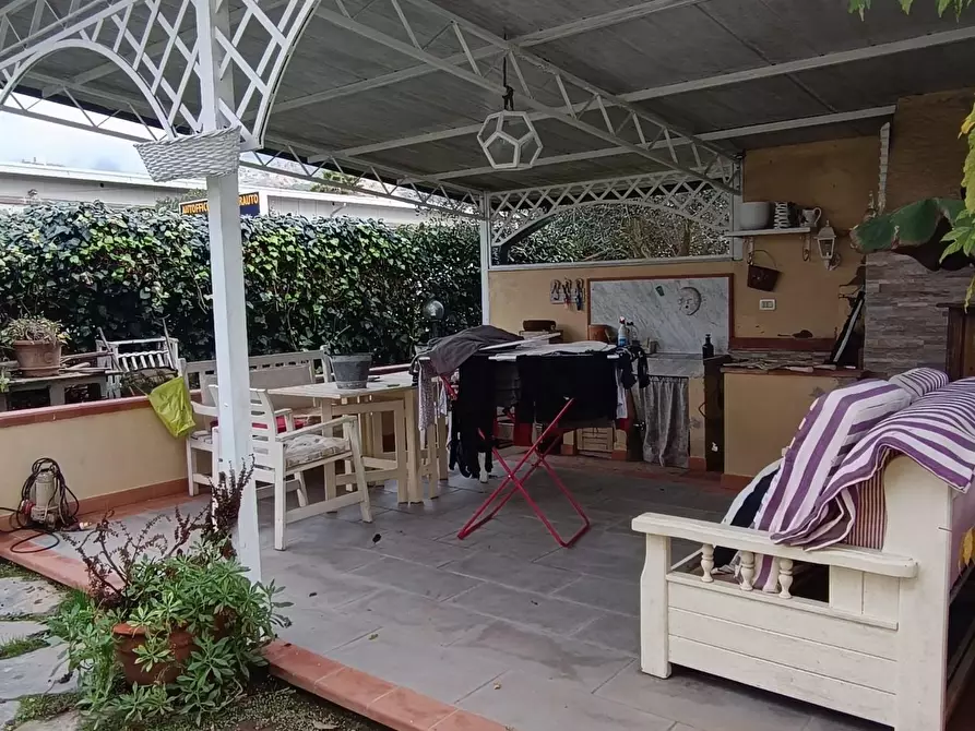 Immagine 10 di Villa in vendita  a Montignoso