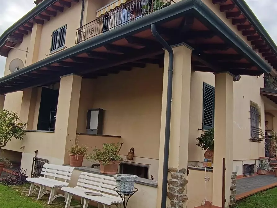 Immagine 4 di Villa in vendita  a Montignoso